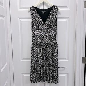 Jessica Howard sleeveless printed jersey dress.